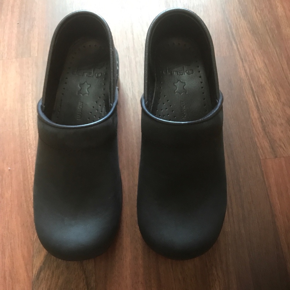 Black danskos
